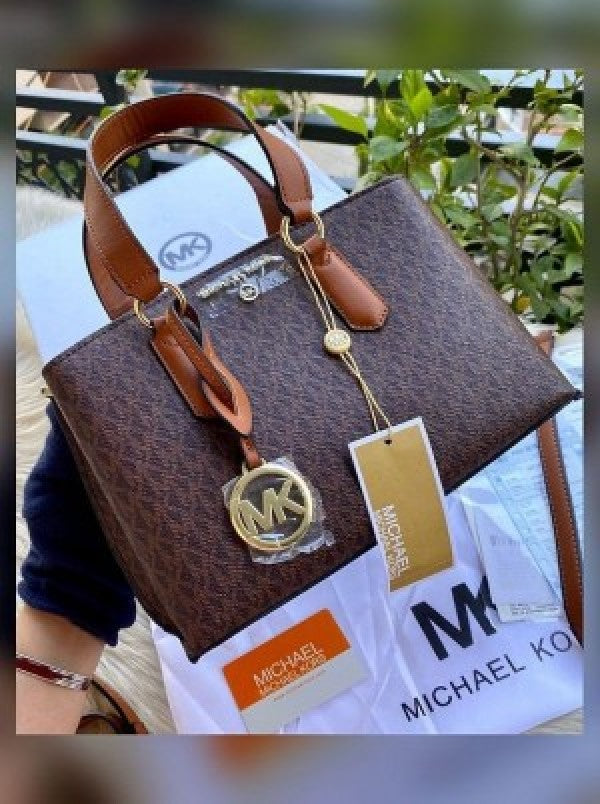 Miichael Kors speedy bag premium quality with box