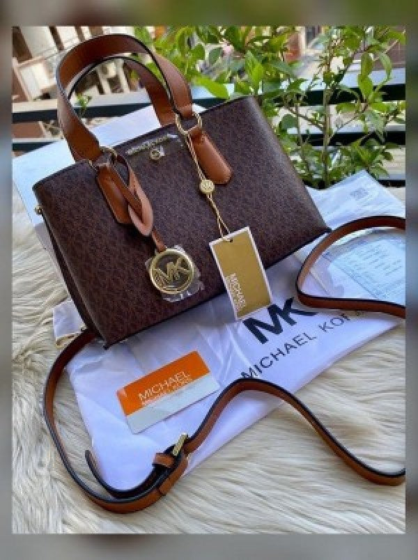 Miichael Kors speedy bag premium quality with box