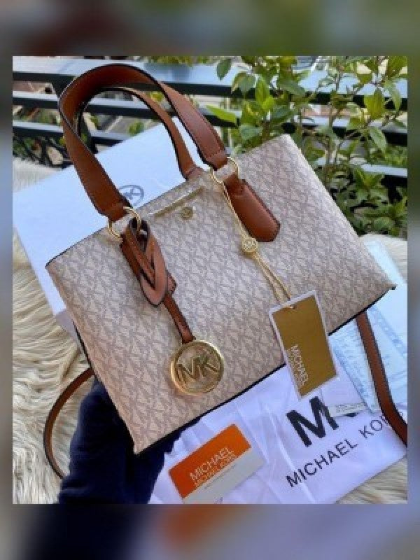 Miichael Kors speedy bag premium quality with box