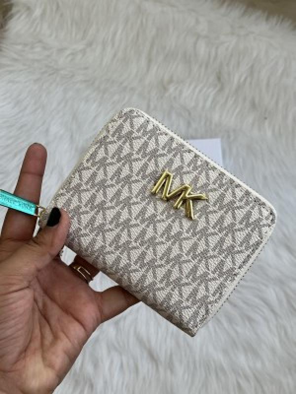 Miichael Kors Mini Wallet With Box
