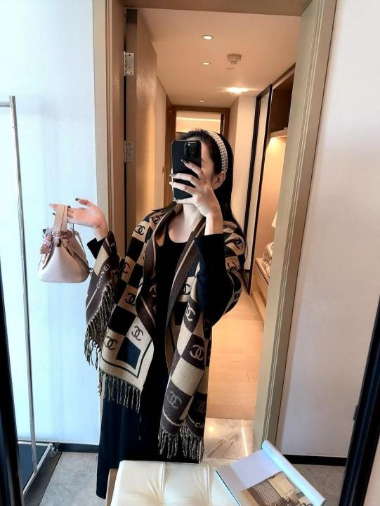 Chanel Premium Unisex Woollen Stole withbox