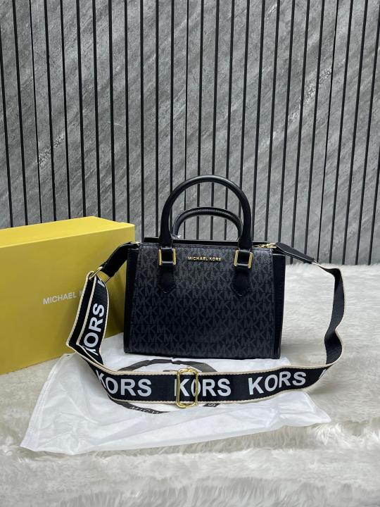Miichael Kors Marilyn Stachel Bag With box Slingbelt