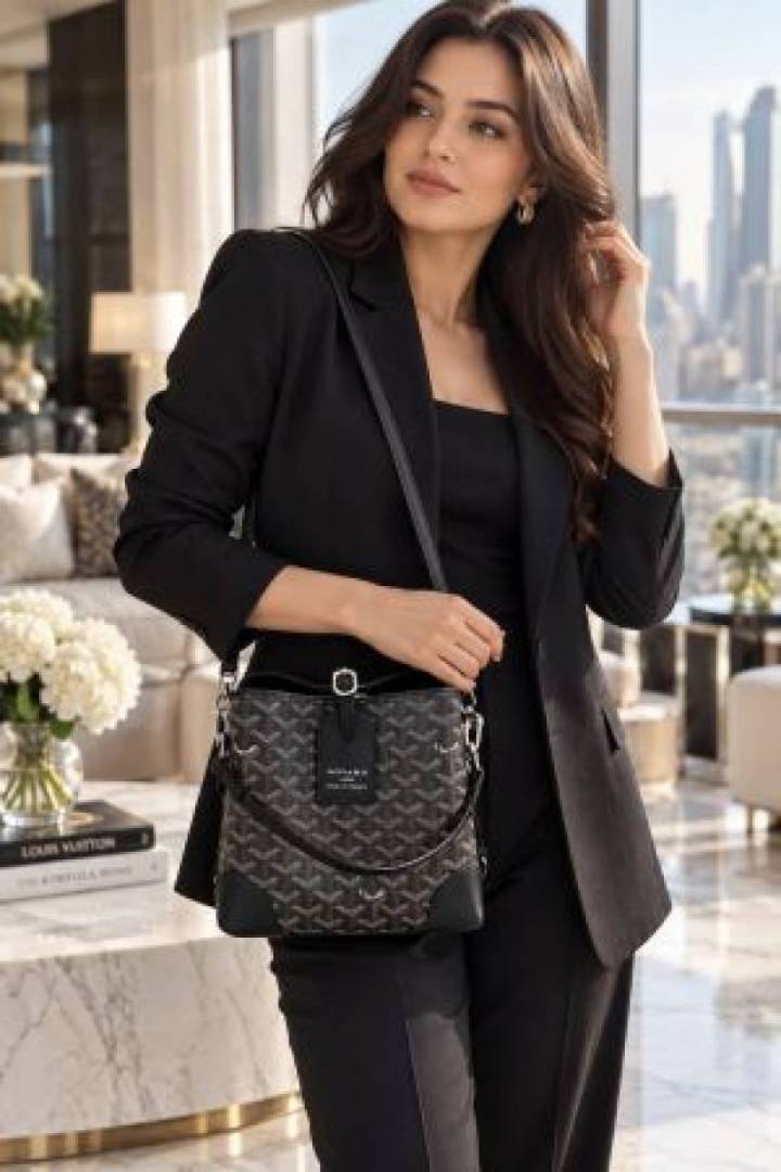 Goyarrd bucket bag with premium quality box