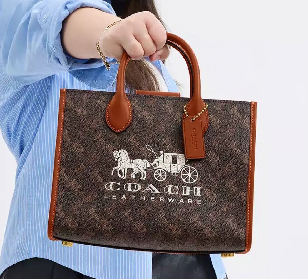 Coach field tote 22 bag with og folding box