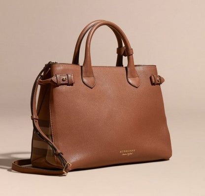 Burberry banner purse