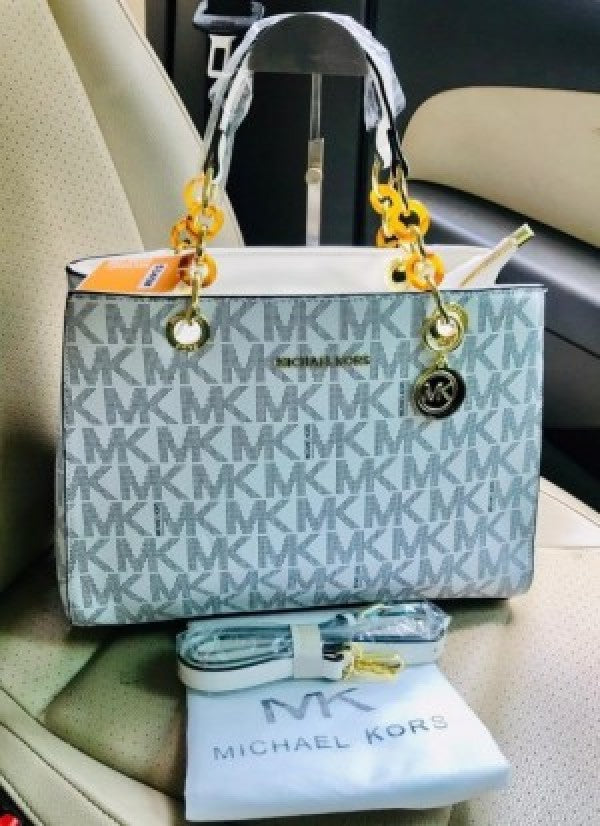 MichaelKors cynthia signature bag with dust cover