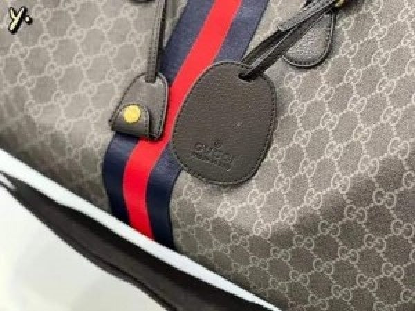 Gucci duffle bag premium quality with dust cover