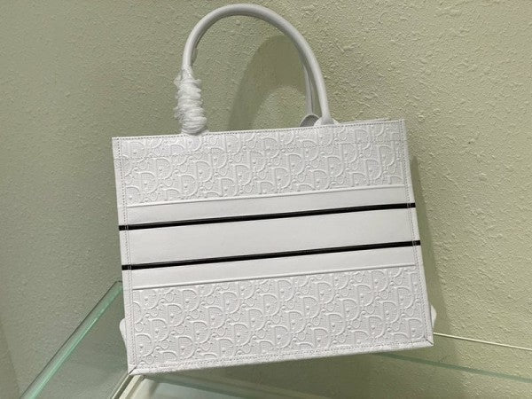 Dior tote bag premium quality with zipper(dust cover)