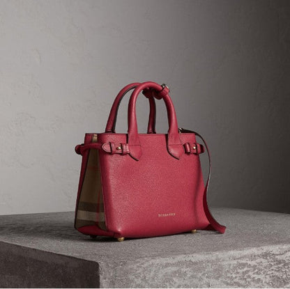 Burberry banner purse