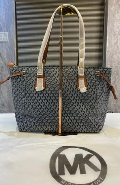 Michael Kors MK Voyager Tote Bag With Dust Bag