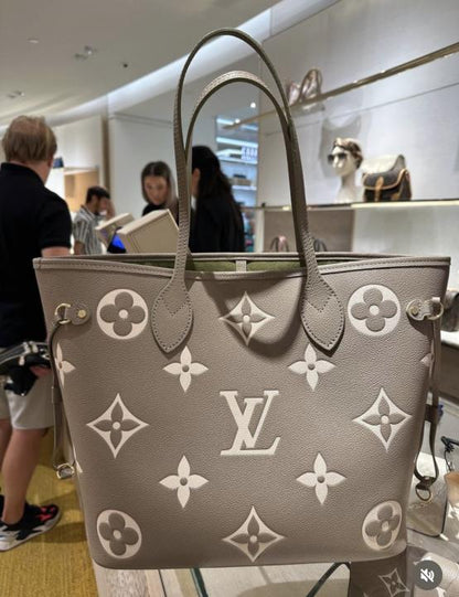 LOUIIS VUTTIION NEVERFULL chex PATTERN PREMIUM QUALITY WITH OG BOX