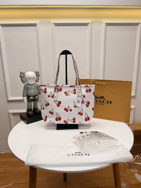 Coachh City Tote With DustCover