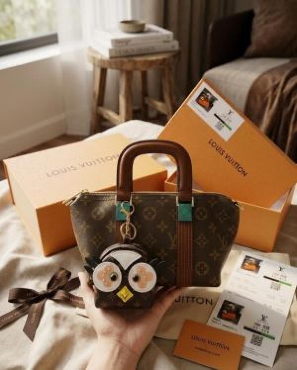 Louiis Vuitton lastest edition with box