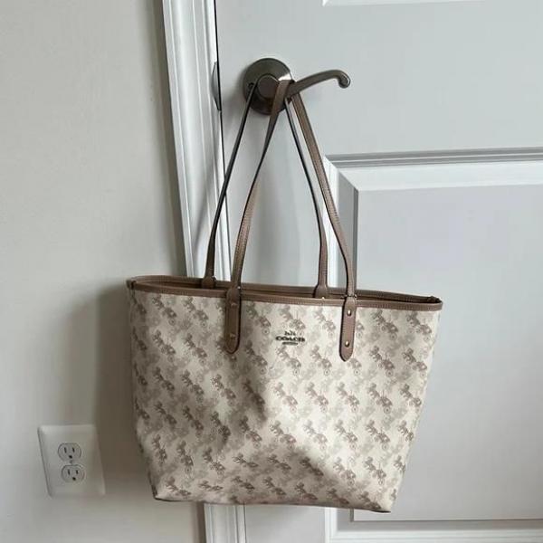 Coachh City Tote With DustCover