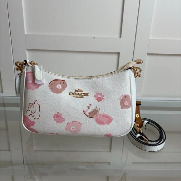 Coach teri premium shoulder bag highend with original box premium packing(with kitchen)