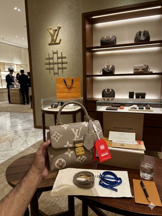 louiis vuitton madeleine handbag with packing box