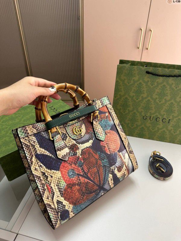 Guccii handbag premium quality with orignal box packing