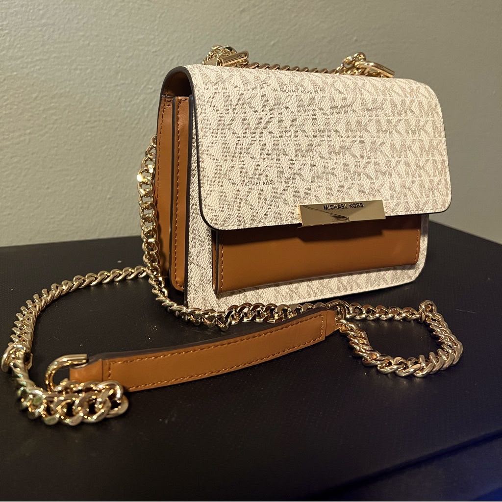 Miichael Kors small crossbody premium quality with box