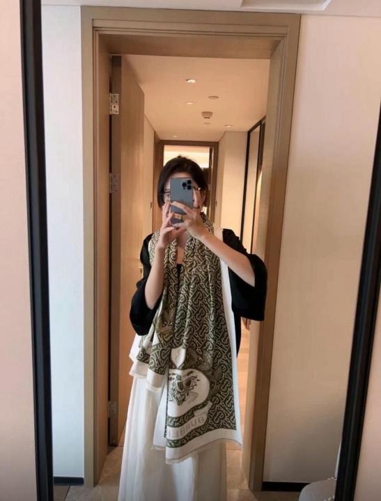 Burberry Premium Unisex Woollen Stole